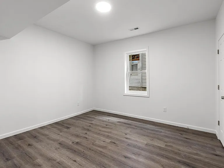 16 Arch St #1 — Photo 9