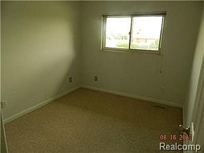 4th image of 14923 Morris Ave