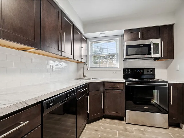 Washington Arms Apartments — Photo 2