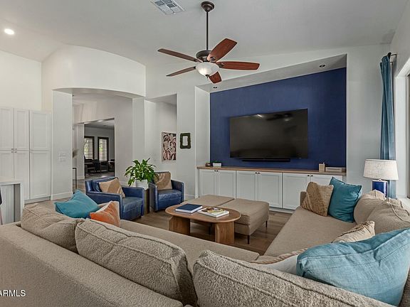 5th image of 819 W SPARROW Place