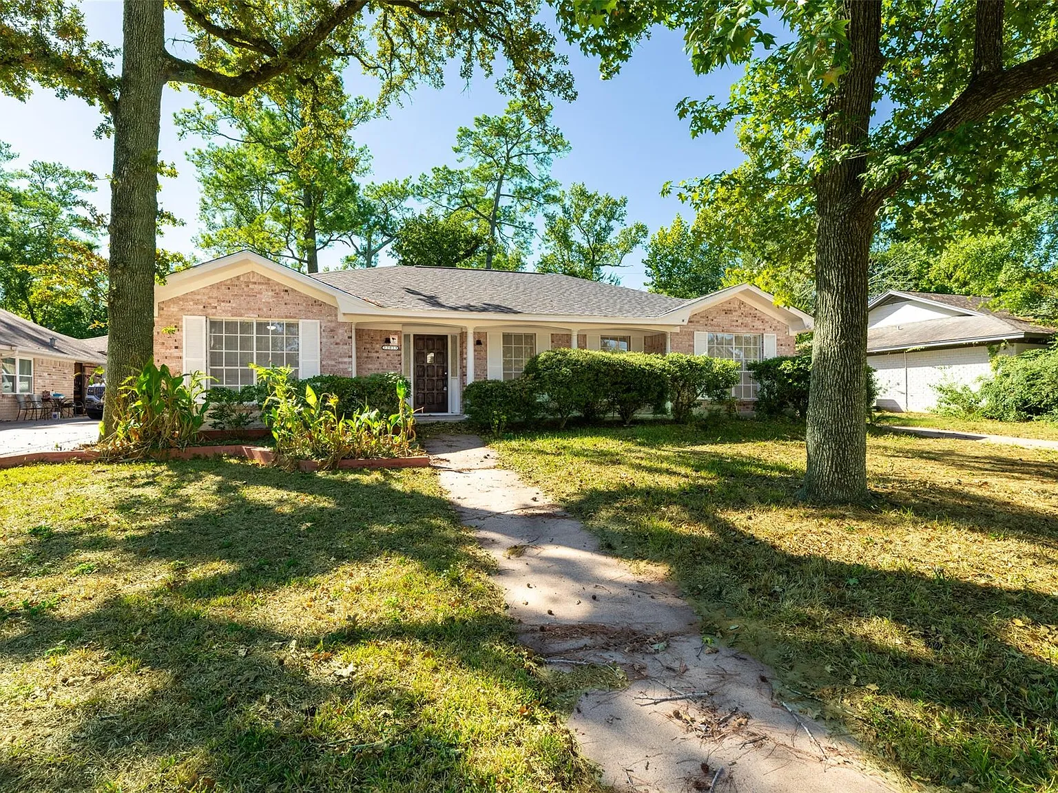 3 bed, 2.0 bath, 2264 sqft, $1,950 — Photo 3