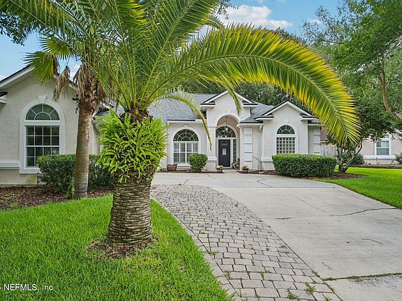 3rd image of 1867 WILLESDON Drive E