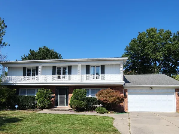 608 Canterbury Rd, Grosse Pointe Woods, MI 48236
