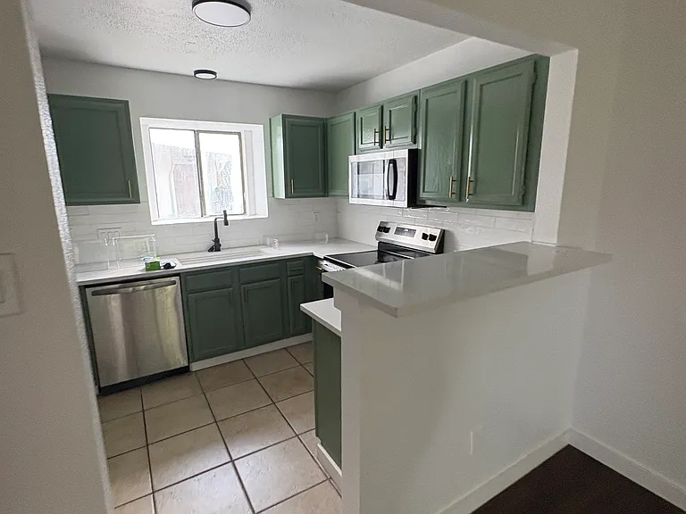 1618 Windmill Ln — Photo 6