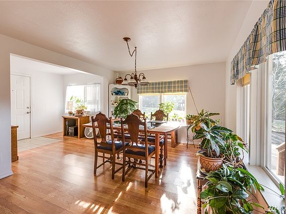 5th image of 140 E Orchard Ln