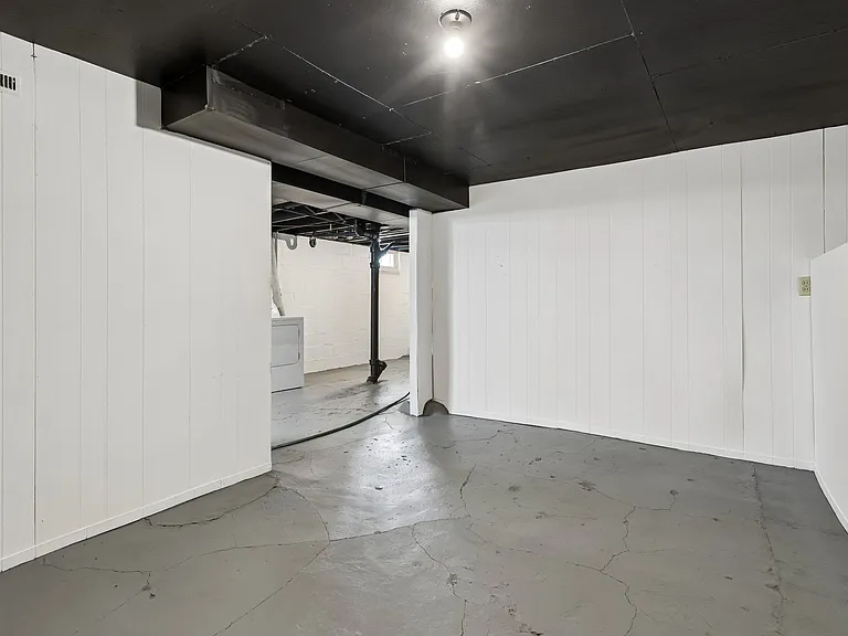 7911 Maywood St — Photo 27