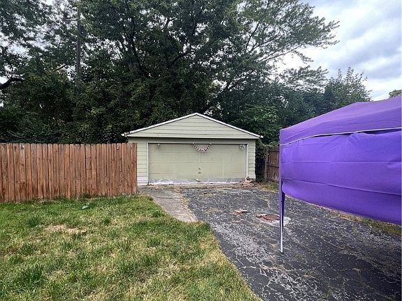3rd image of 4296 E 114th St