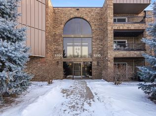 2200 Midland Grove Rd APT 210, Roseville, MN 55113