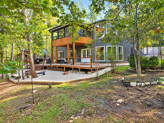 3rd image of 203 Bogey Ln