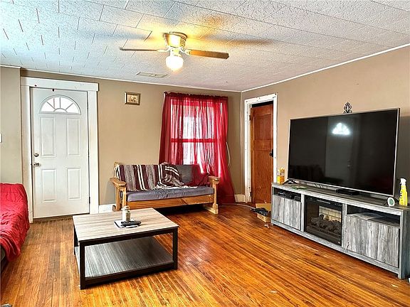 3rd image of 132 N Main St