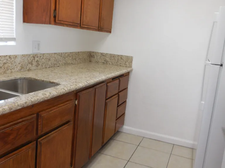 833 Gaviota Ave #H — Photo 12