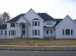 9 Carnegie St, Monroe Township, NJ 08831