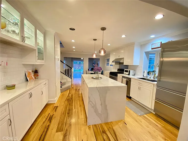 518 Westminster Ave — Photo 6