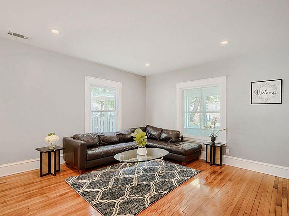 4th image of 2615 Columbus Ave