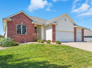 5212 Crogans Way Rd, Council Bluffs, IA 51501