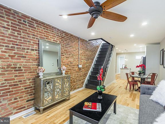 3rd image of 118 N Decker Ave