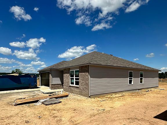 3rd image of 22 Farmhouse Cir