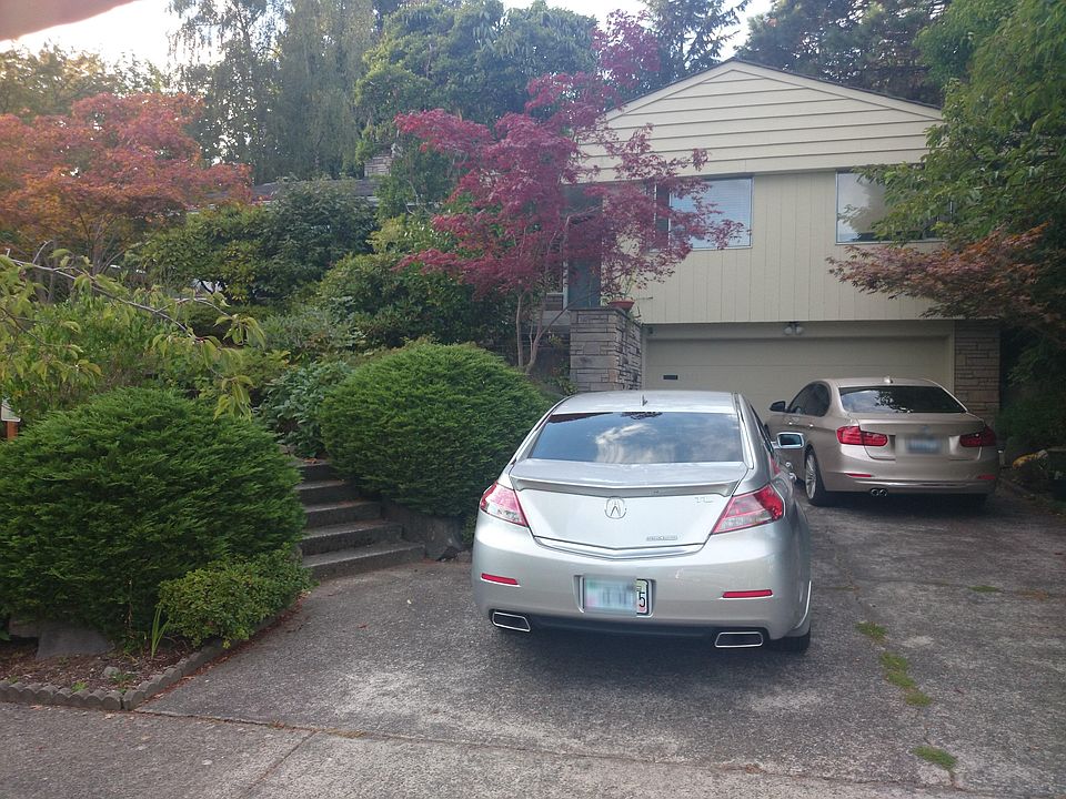 2nd image of 5521 Coniston Rd NE