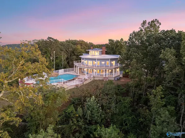 583 Bell Point Rd, Laceys Spring, AL 35754