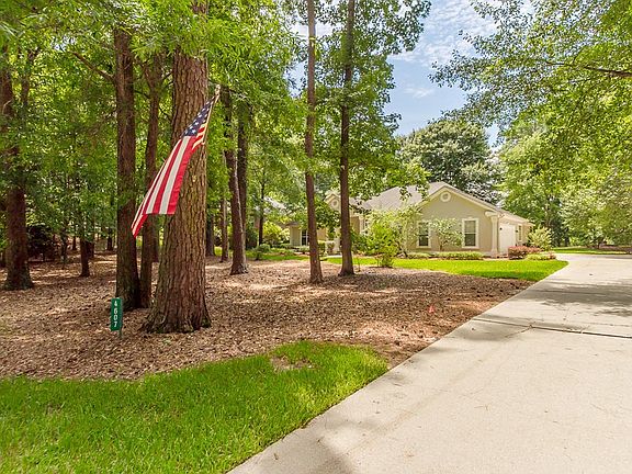 3rd image of 4607 Silver Lake Dr