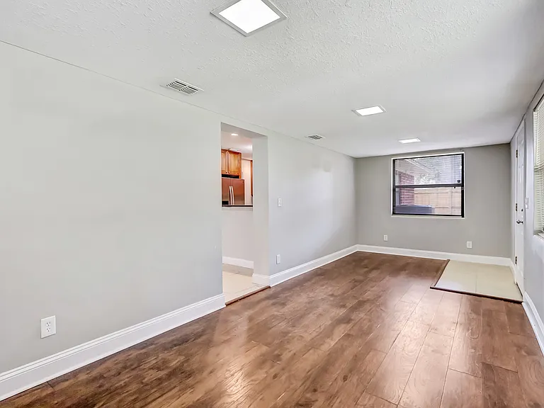 5761 Lake Lucina Dr S — Photo 23