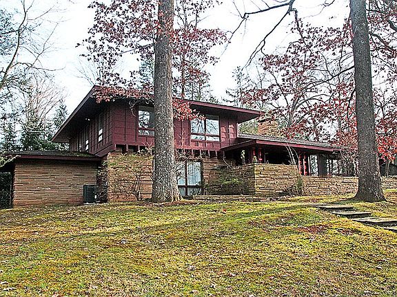 2nd image of 900 Woodland Ave