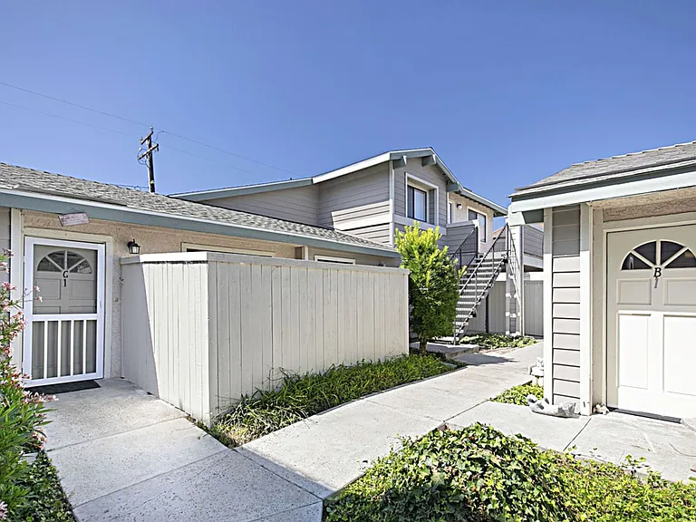 2567 Orange Ave — Photo 3