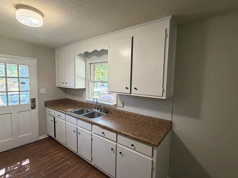 3206 Dearborn Dr — Photo 3