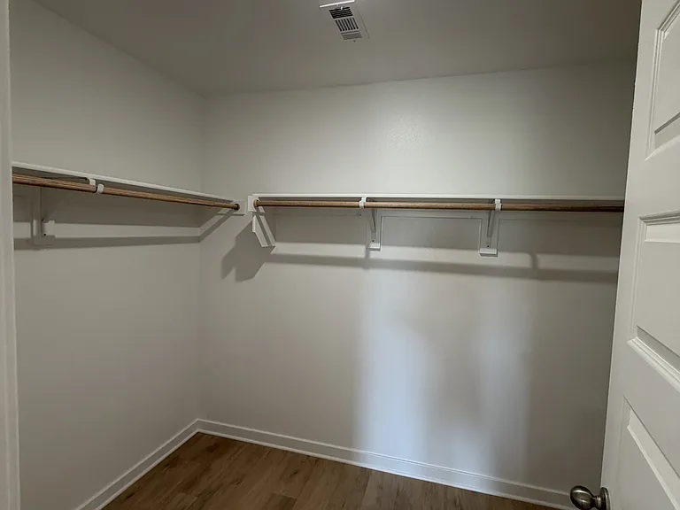 562 Arizona St — Photo 15