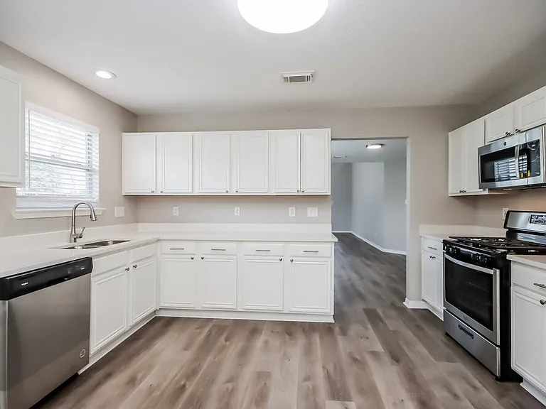 2802 Fox Mountain Dr — Photo 9