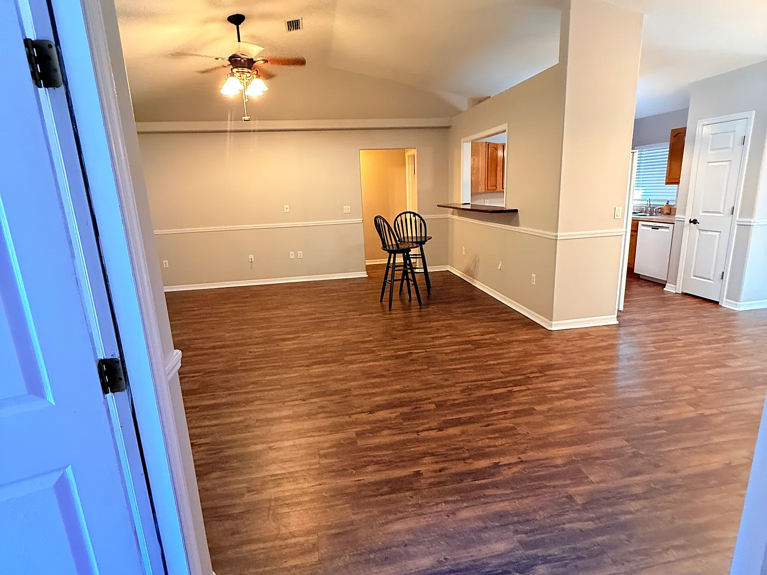 3 bed, 1405 sqft, $1,700 — Photo 1