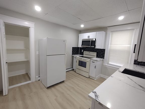 3rd image of 172 N Main St #2NDF