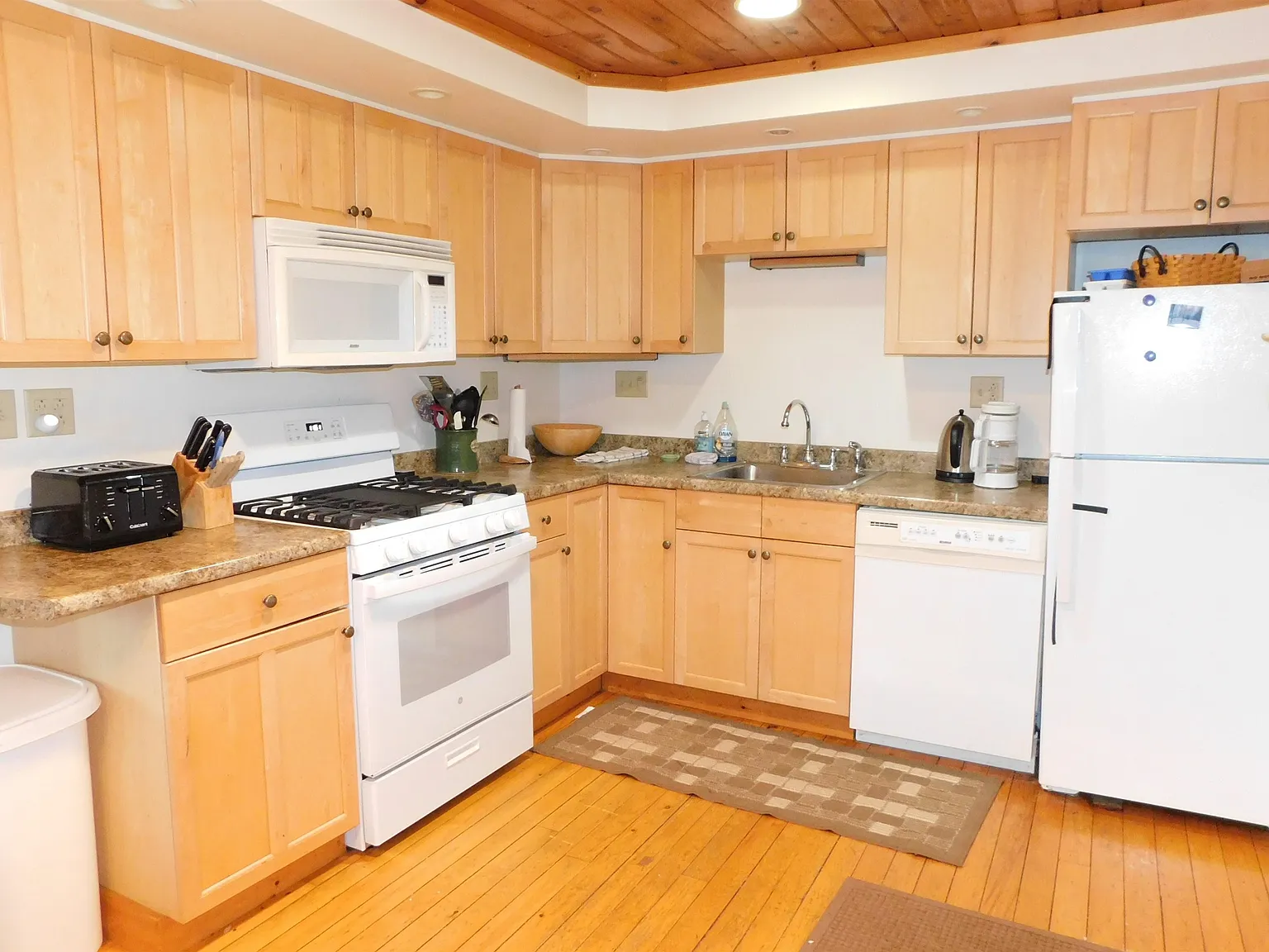 4 bed, 2.0 bath, 2100 sqft, $20,000 — Photo 2