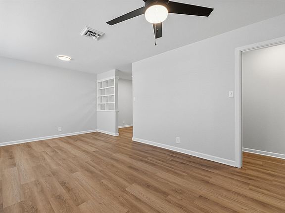 2nd image of 1605 Carolyn St