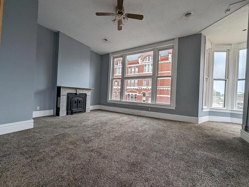 201 High Ave E #1/2