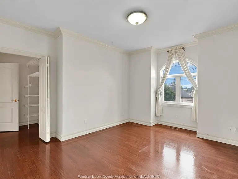 1585 Stoneybrook Cres — Photo 21