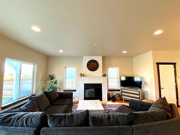 3rd image of 299 Ramshorn Peak Ln
