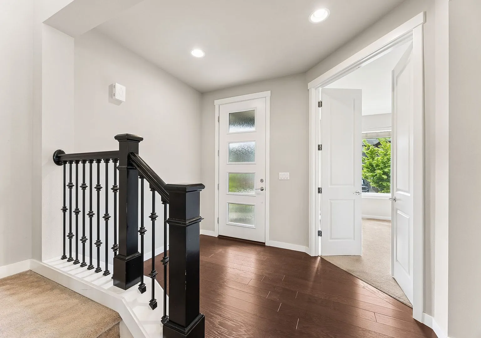 Perfect and Picturesque and Furnished! — Photo 4