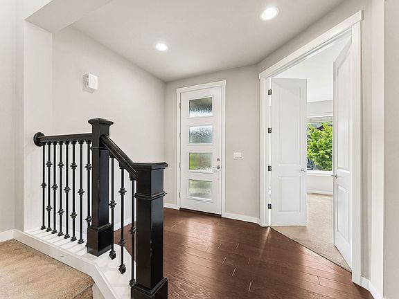 4th image of 340 Zemp Way NE