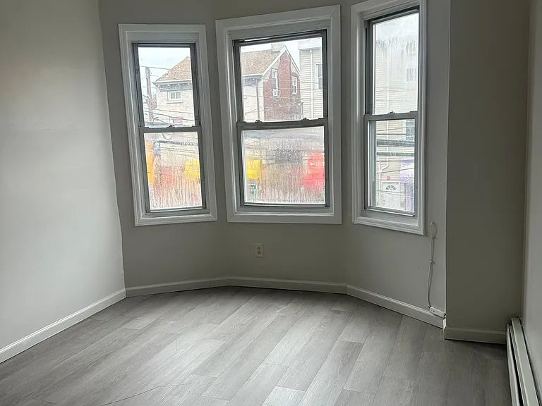 325 Grand St #2L — Photo 14