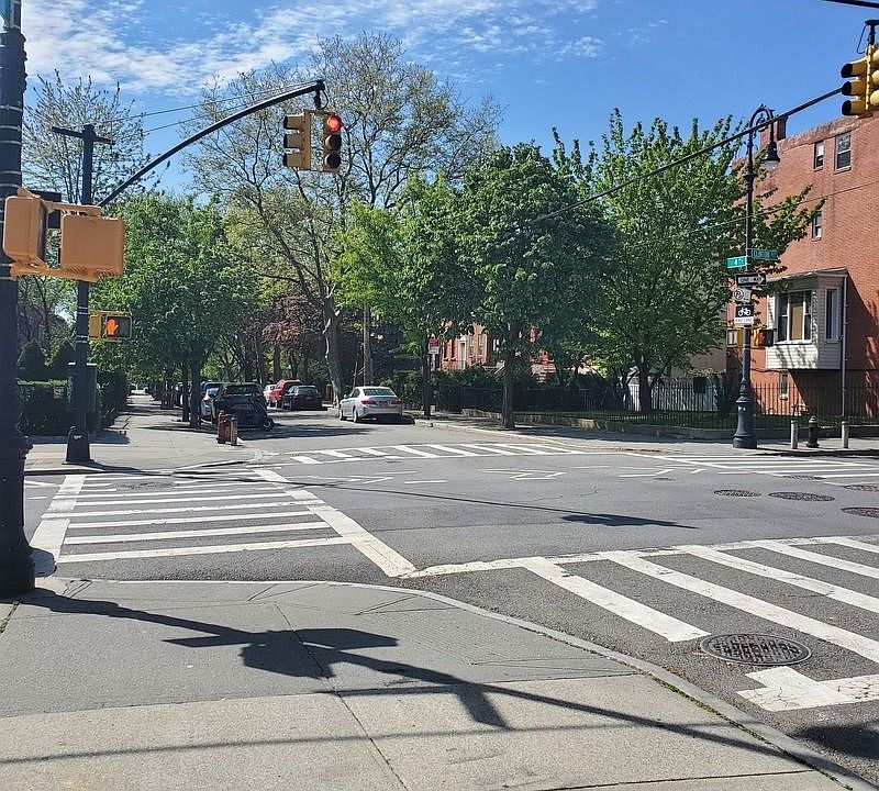 1st image of 272 Sackett St #6