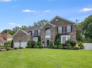 8 Sasha Ct, Matawan, NJ 07747