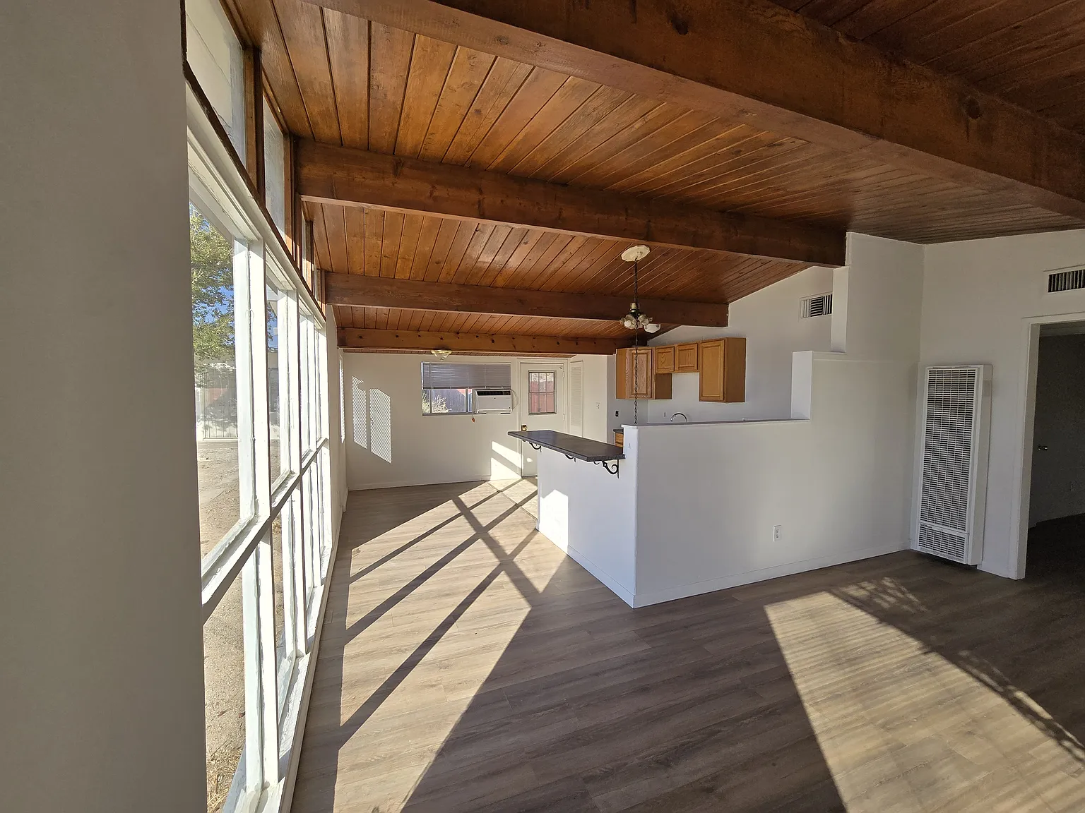 2 bed, 1000 sqft, $1,550 — Photo 4