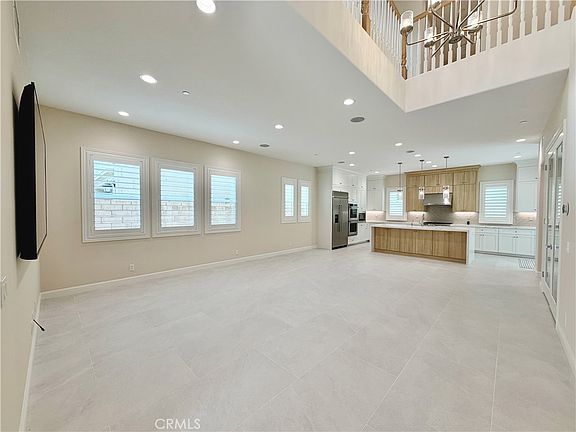 3rd image of 98 Pinnacle Dr