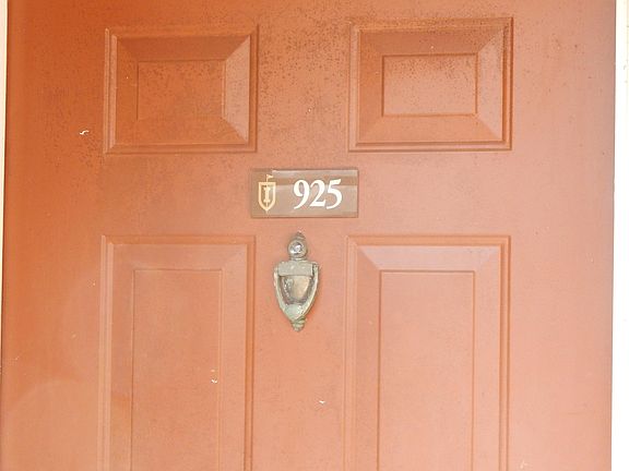 2nd image of 2199 Chianti Pl