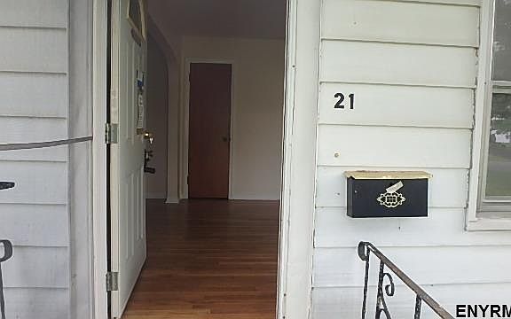 3rd image of 21 Chapman Dr