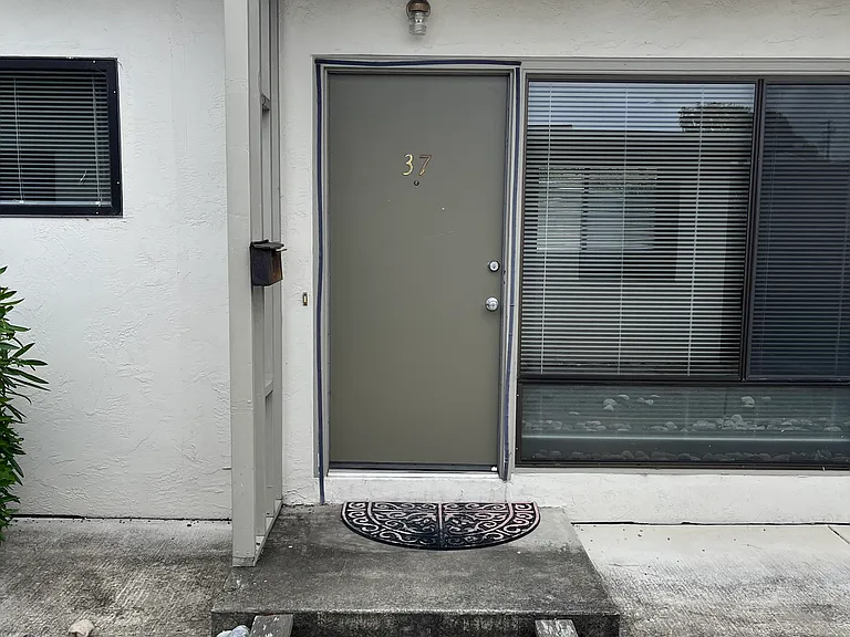 Belmont Ave — Photo 2