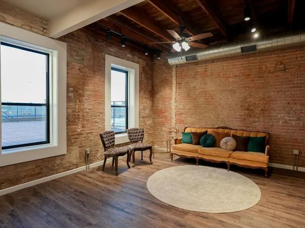 210 E Washington Ave #C, Navasota, TX 77868