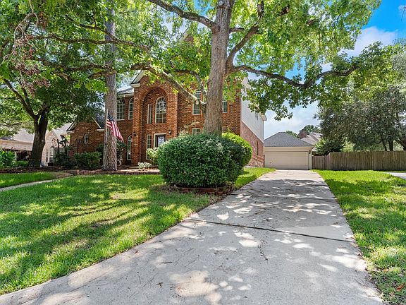 3rd image of 6923 Queensclub Drive