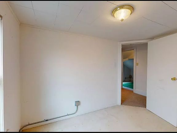 4th image of 260 W North St